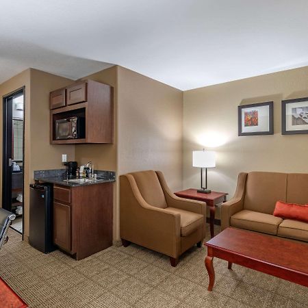 אניס Comfort Suites מראה חיצוני תמונה