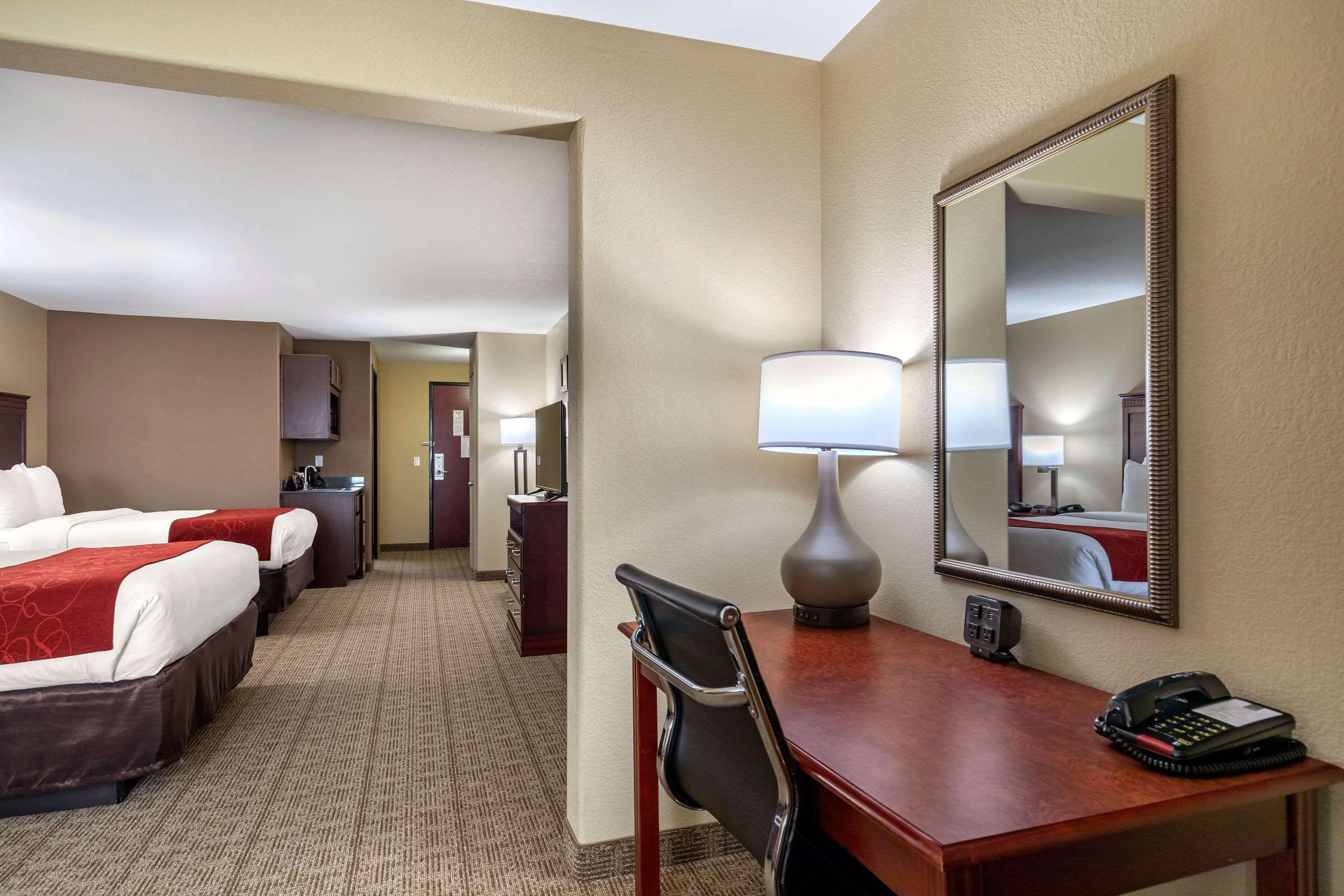 אניס Comfort Suites מראה חיצוני תמונה