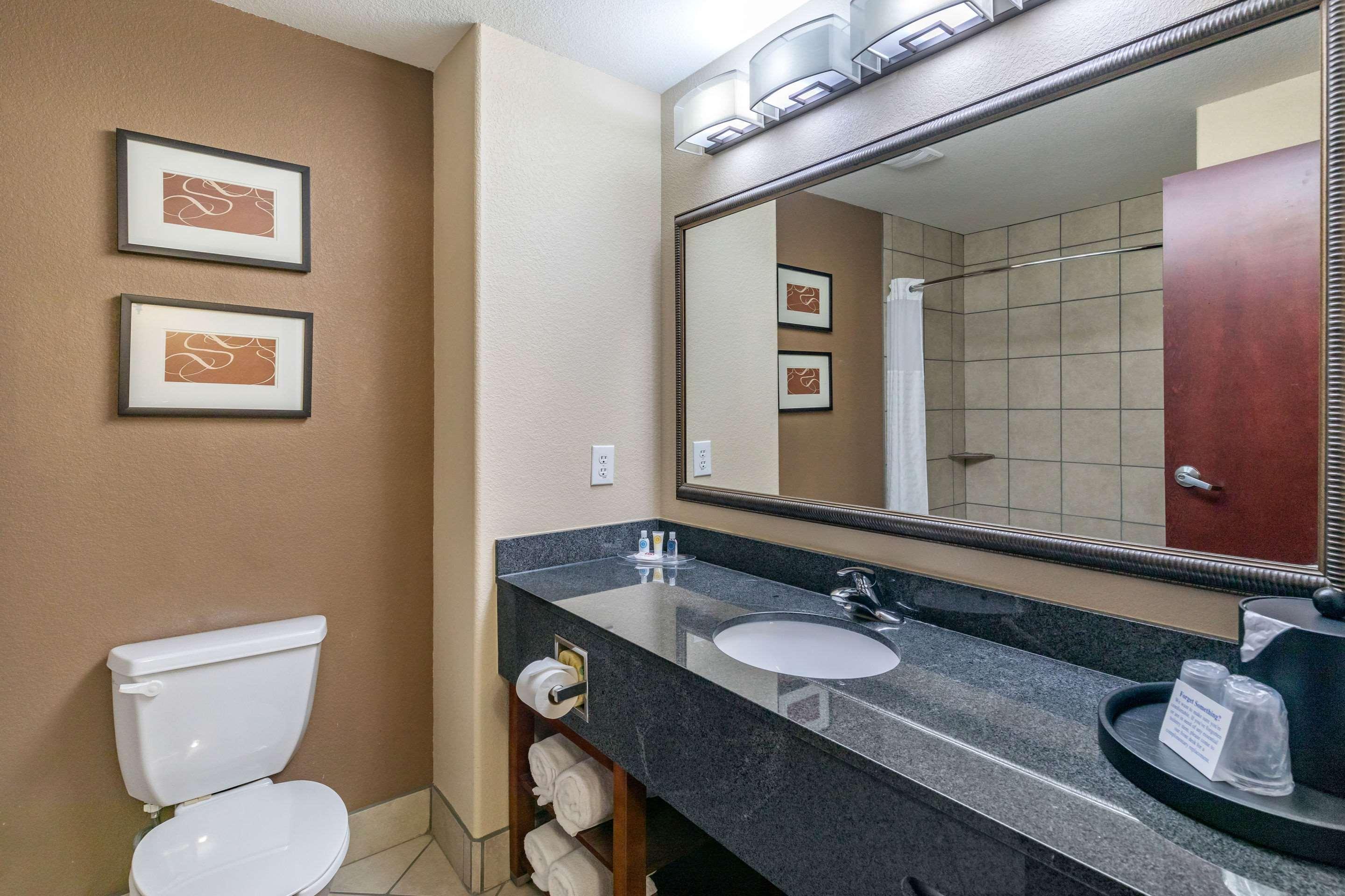 אניס Comfort Suites מראה חיצוני תמונה