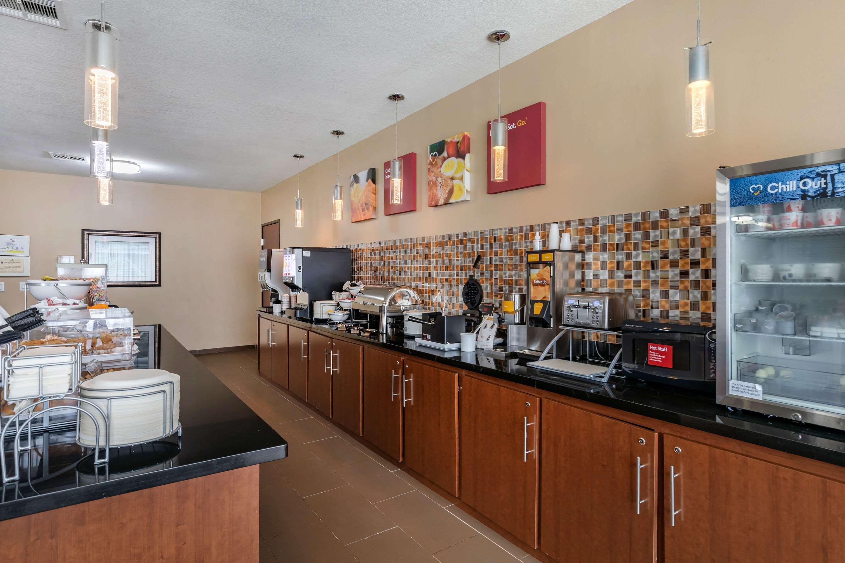 אניס Comfort Suites מראה חיצוני תמונה