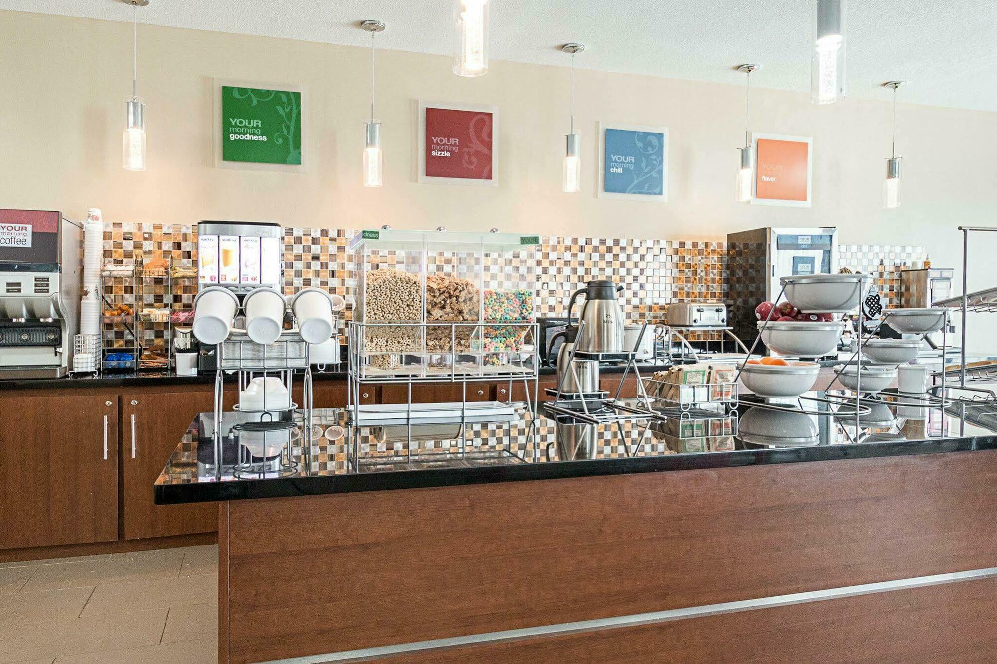 אניס Comfort Suites מראה חיצוני תמונה