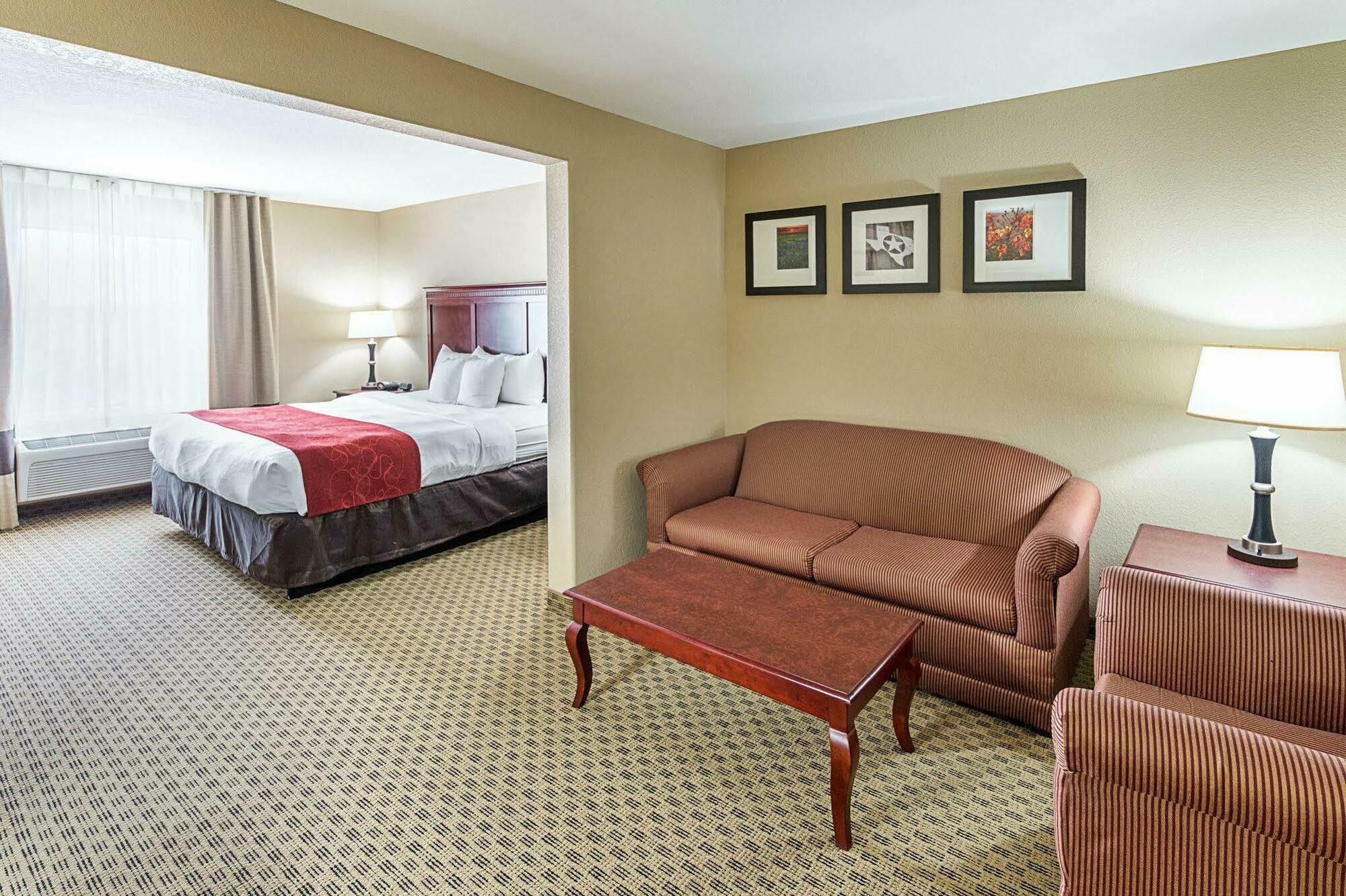 אניס Comfort Suites מראה חיצוני תמונה