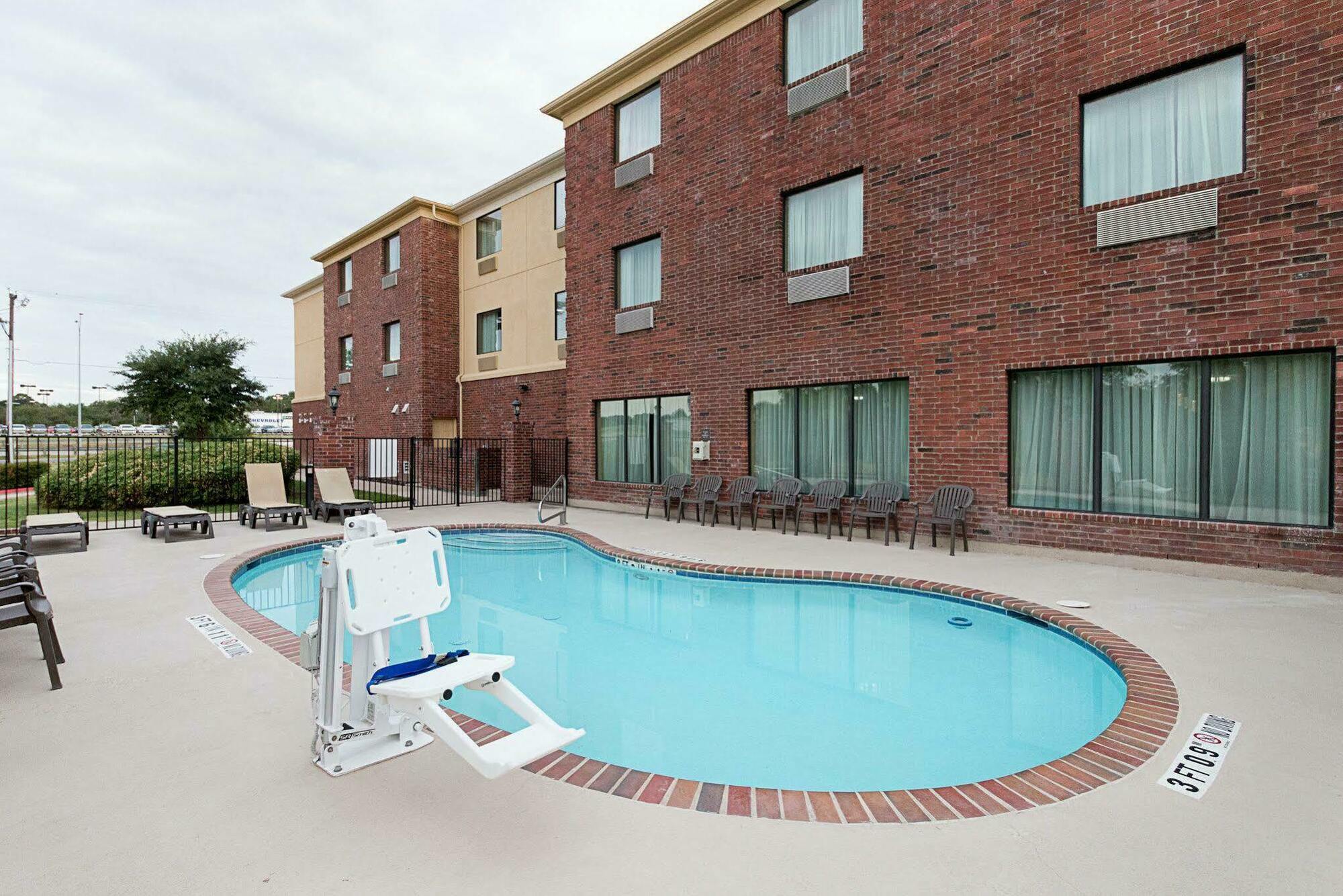 אניס Comfort Suites מראה חיצוני תמונה